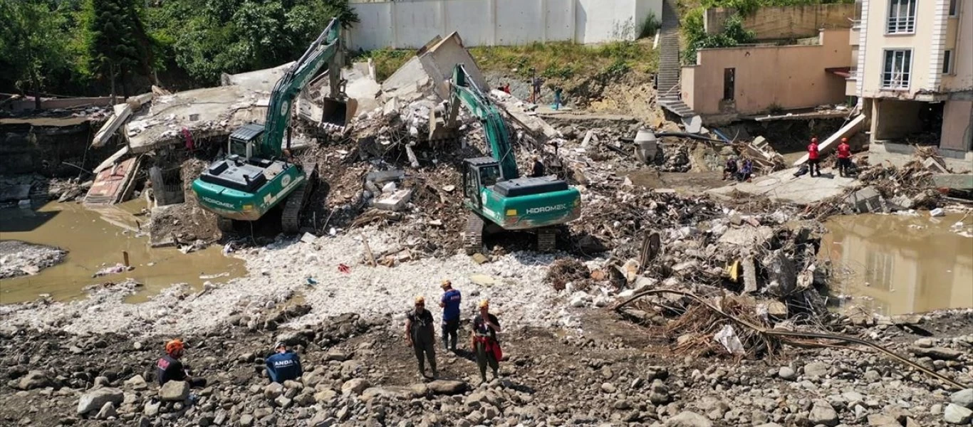 Τουρκία: 70 νεκροί και 47 αγνοούμενοι από τις πλημμύρες στις επαρχίες της Μαύρης Θάλασσας